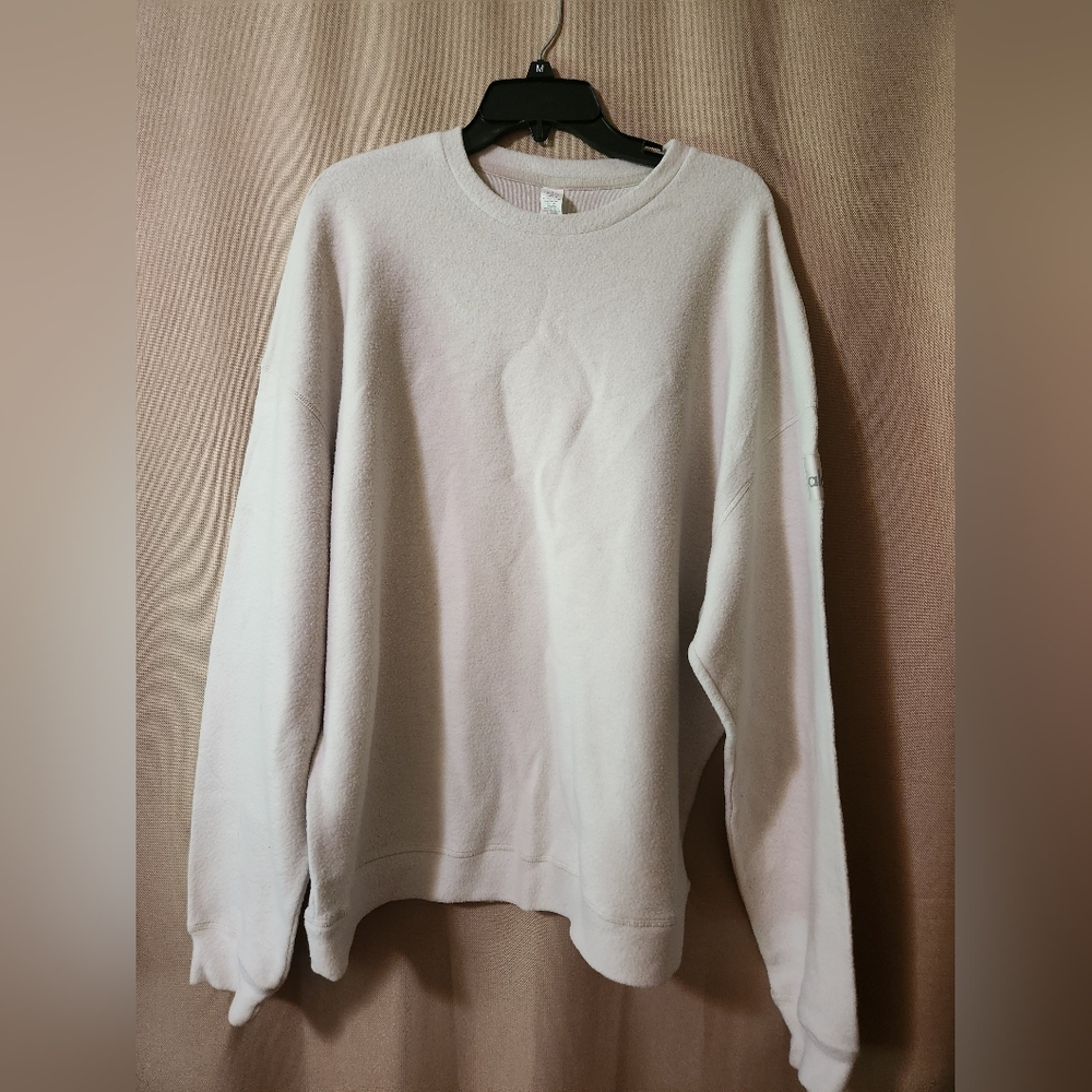NWOT- ALO YOGA SWEARSHIRT